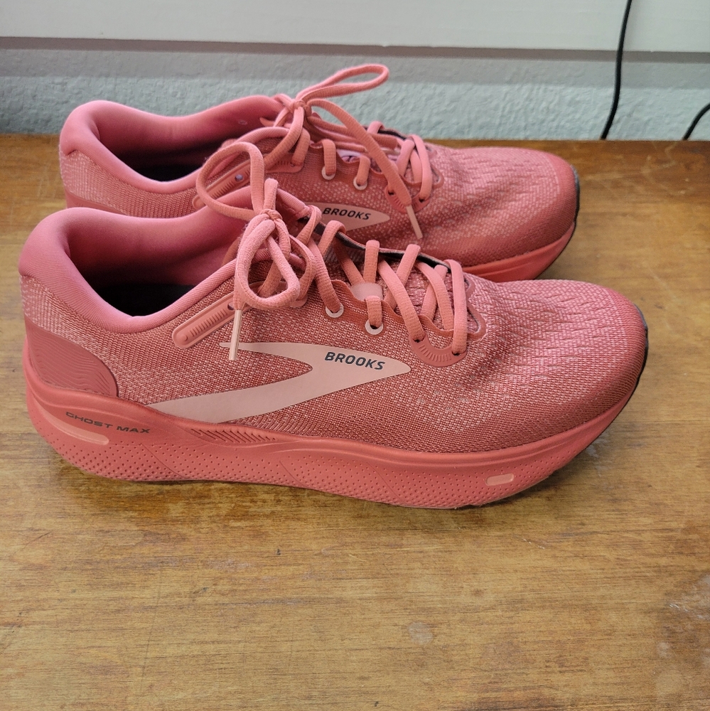 Brooks Ghost Max Rosette/Coral Athletic Shoes for Running Excellent Condition